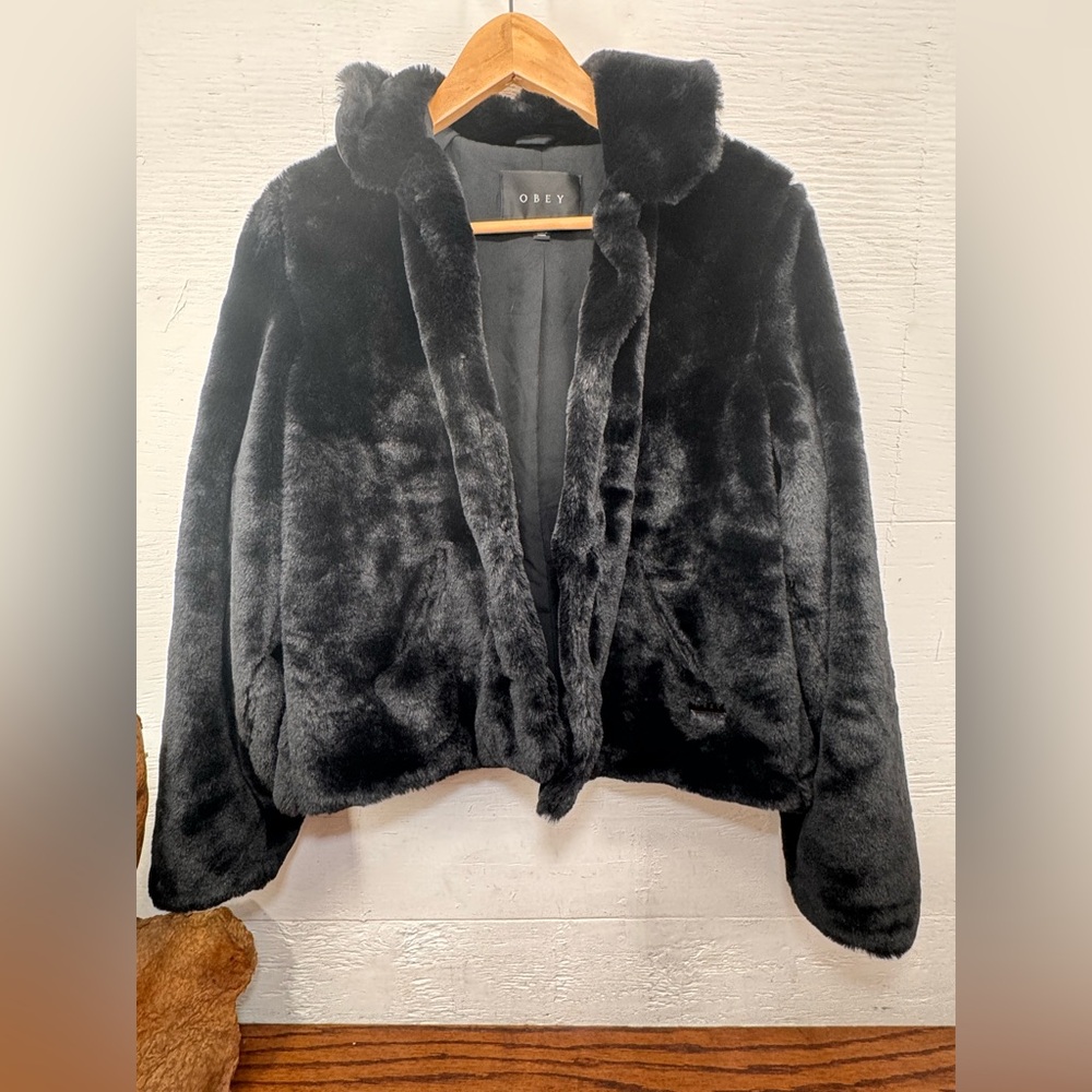 Obey Faux Fur Jacket Black Plush Cropped Coat Streetwear Size Small